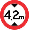 No entry to vehicles over 4.2&nbsp;m (14 feet) high