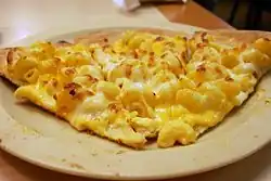 Macaroni and cheese on thin crust