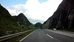 G75_Haikou_Direction_in_Mawei,_Hechi,_Guangxi